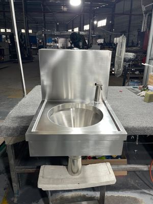 Wall Mounted Stainless Steel 304/316 Utility Single Bowl Sluice Sinks Spray gun Faucet  With Flush Valve Cistern For Hospitals, clinic Medical Surgery